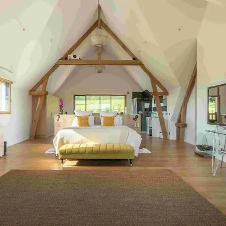 펜션 Superbe Avec Piscine Interieure Chauffee *