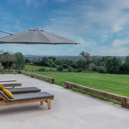 Superbe Avec Piscine Interieure Chauffee بيت للعطل *