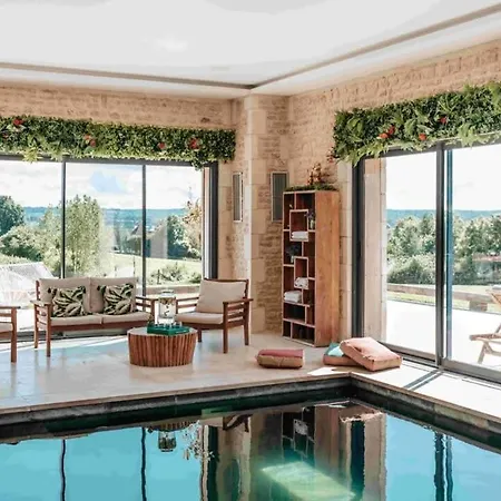 Superbe Avec Piscine Interieure Chauffee بيت للعطل